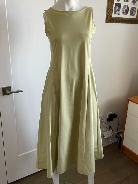 Uniqlo Dresses & Skirts - Uniqlo AIRism Extra Stretch Slvless Boat Nk Fit & Flare Dress w Pockets Green S